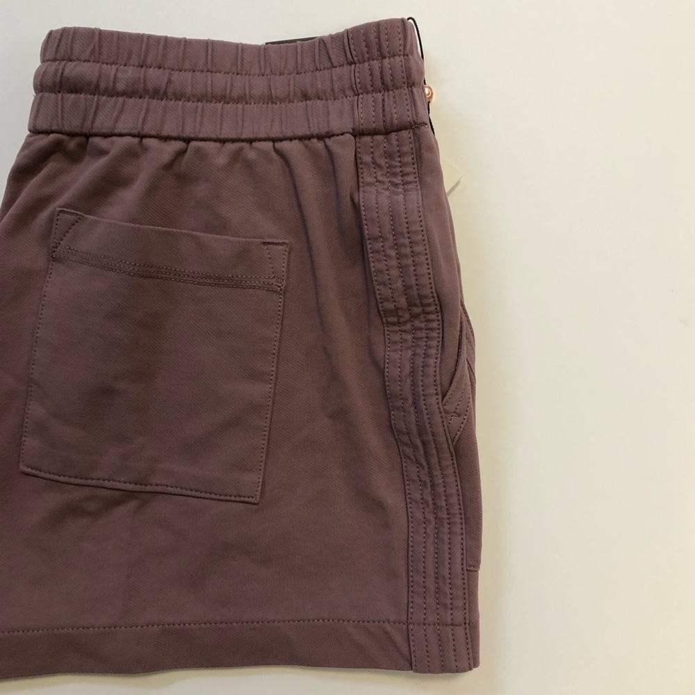 NWT CALIA 3.5” Twillflex Shorts - Picture 7 of 13